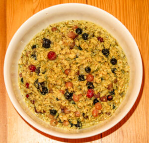Fertig ist das Haferflocken Porridge Müsli mit Obst & Co.